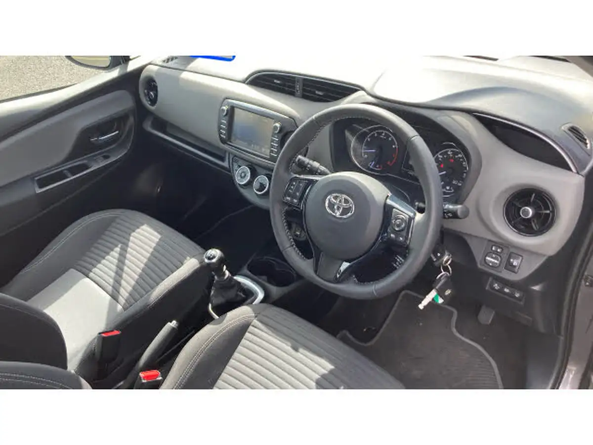 2019-toyota-yaris-15-vvt-i-icon-tech-111bhp-1496cc-big-10