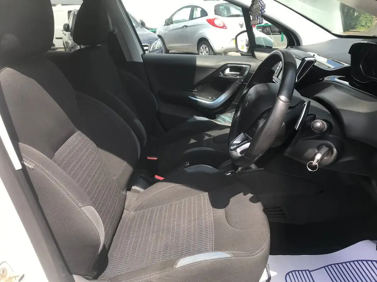 2012-peugeot-208-14td-allure-14e-hdi-ss-5d-egc-big-5