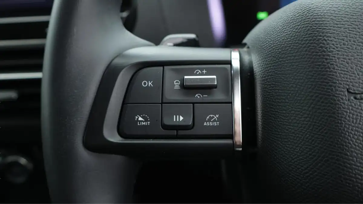 2023-citroen-c4-12-puretech-c-series-edition-eat8-big-28