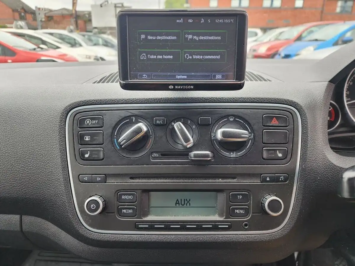 2013-skoda-citigo-10-elegance-59bhp-5d-big-18