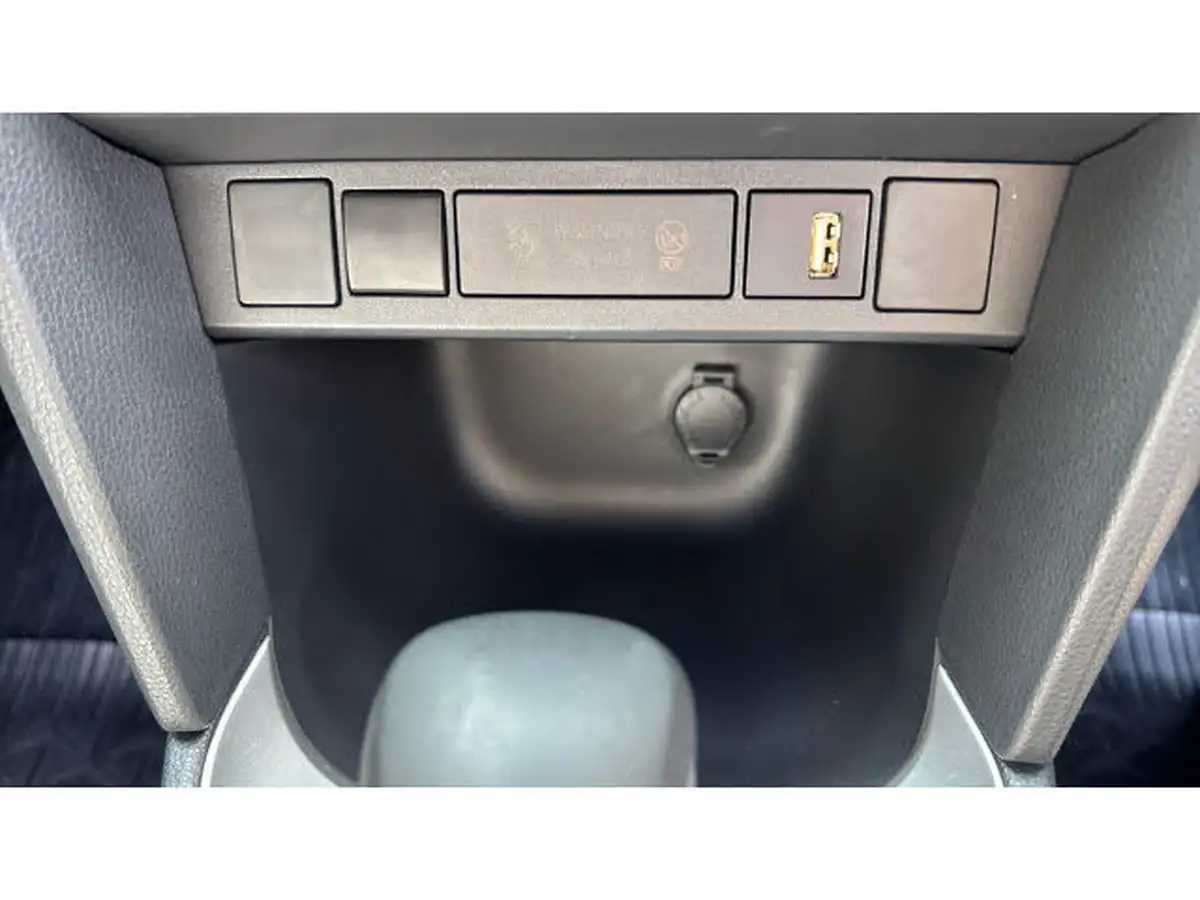 2023-toyota-yaris-cross-15-vvt-i-design-big-30