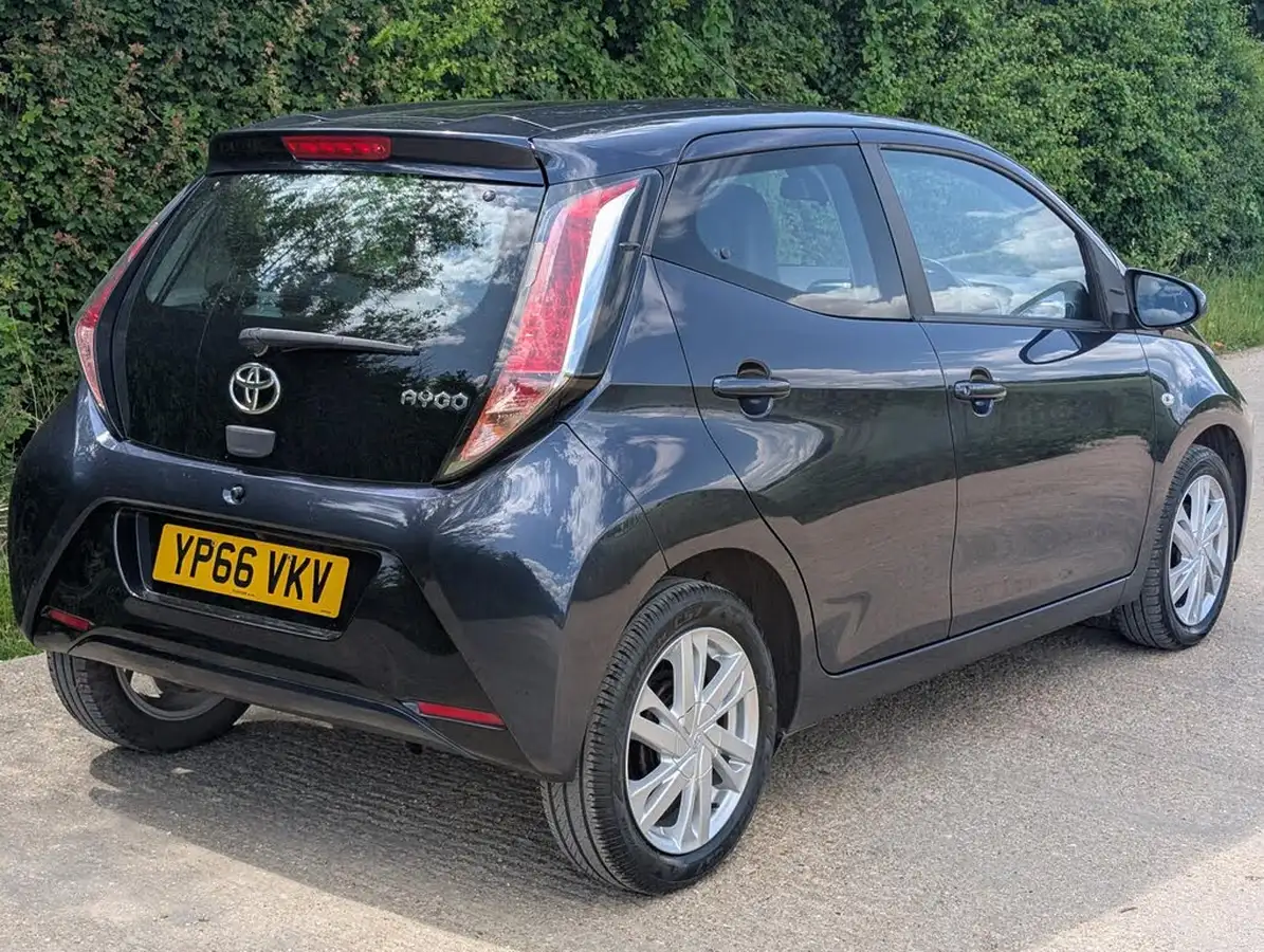 2017-toyota-aygo-10-vvt-i-x-pression-tss-5d-x-shift-big-8