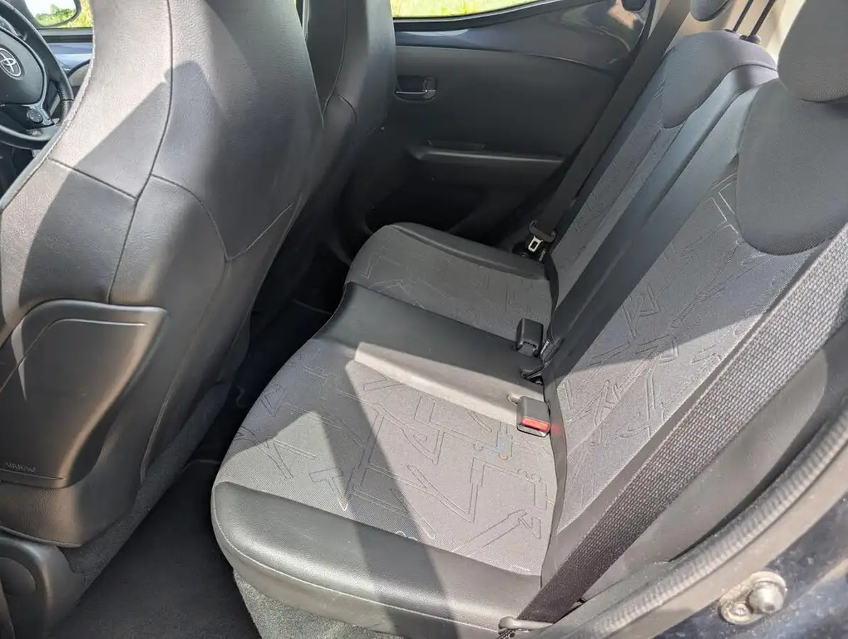 2017-toyota-aygo-10-vvt-i-x-pression-tss-5d-x-shift-big-32