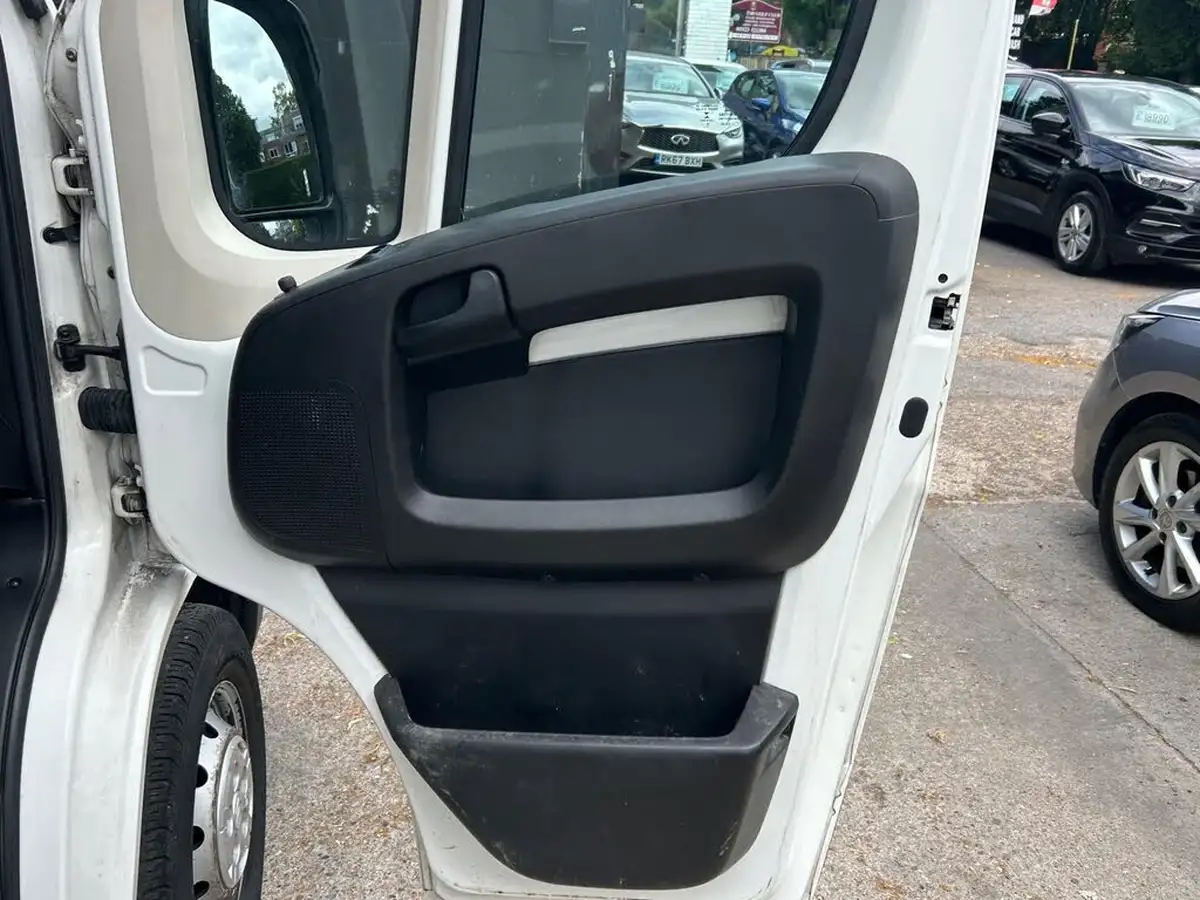 2020-citroen-relay-22bluehdi-35-l3h2-driver-big-25