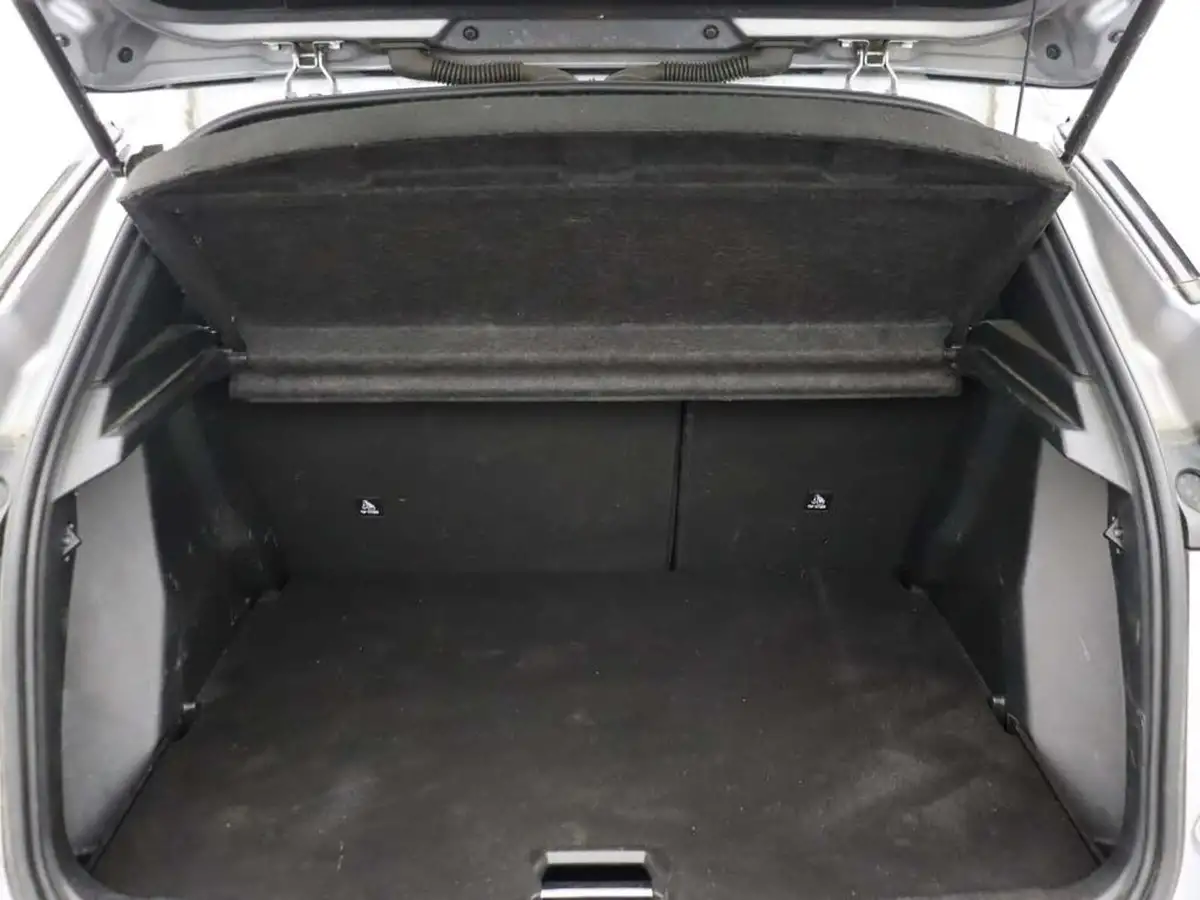 2022-peugeot-2008-suv-12-puretech-allure-premium-100bhp-big-14
