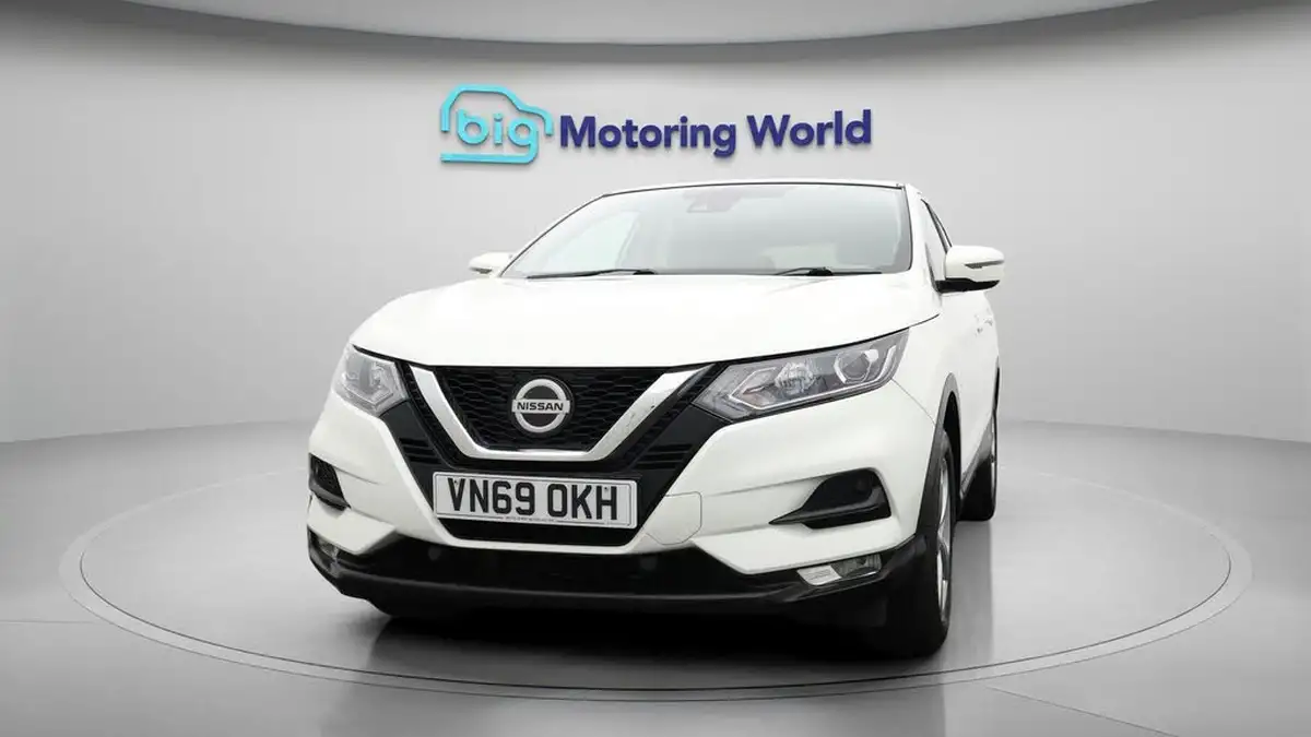 2019-nissan-qashqai-13-dig-t-acenta-premium-140ps-big-2