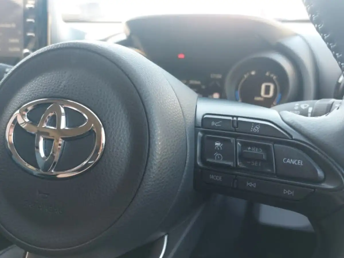 2022-toyota-yaris-cross-15-vvt-i-icon-big-14