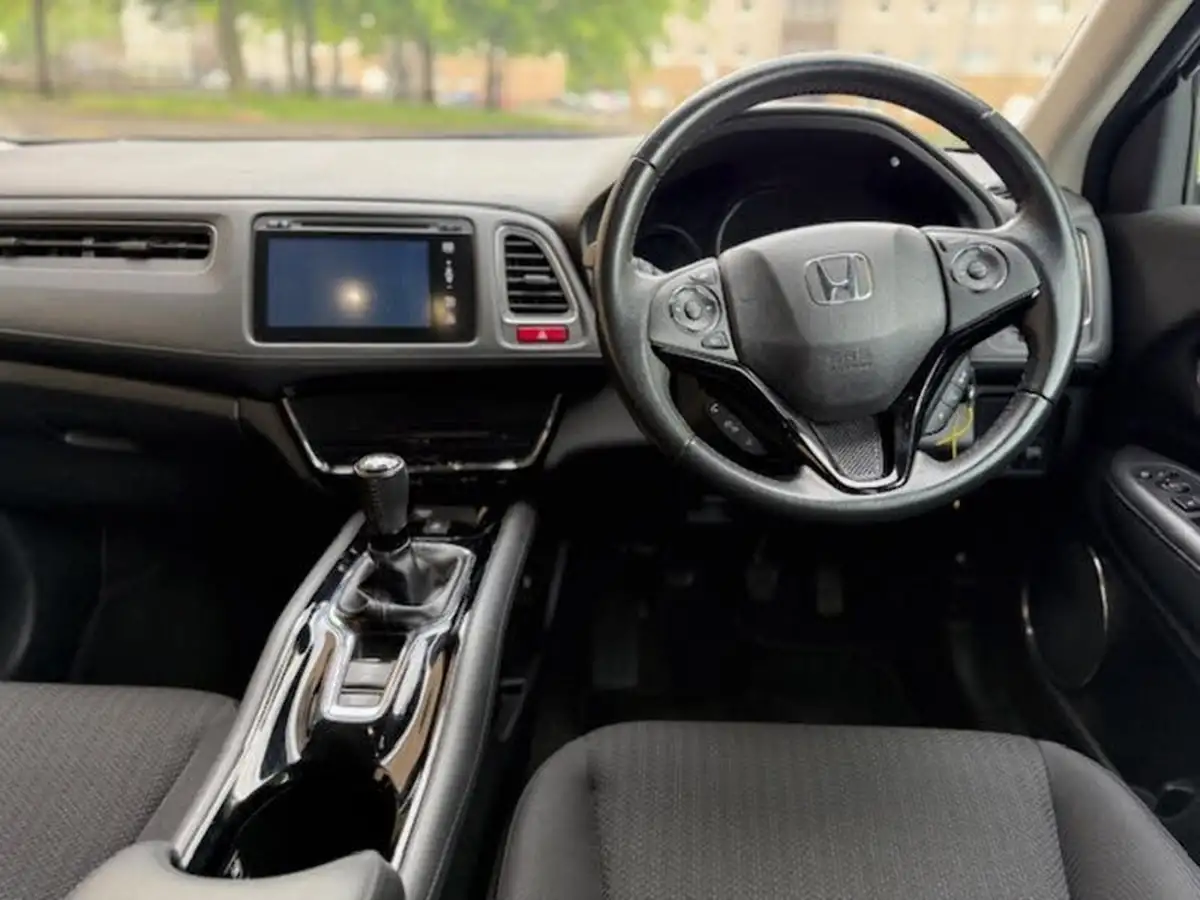 2015-honda-hr-v-16-i-dtec-se-navi-big-10