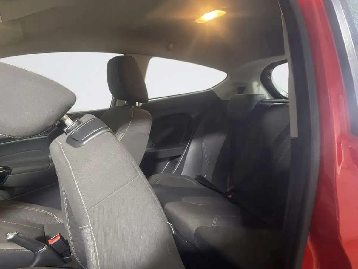 2015-ford-fiesta-125-zetec-3d-big-13