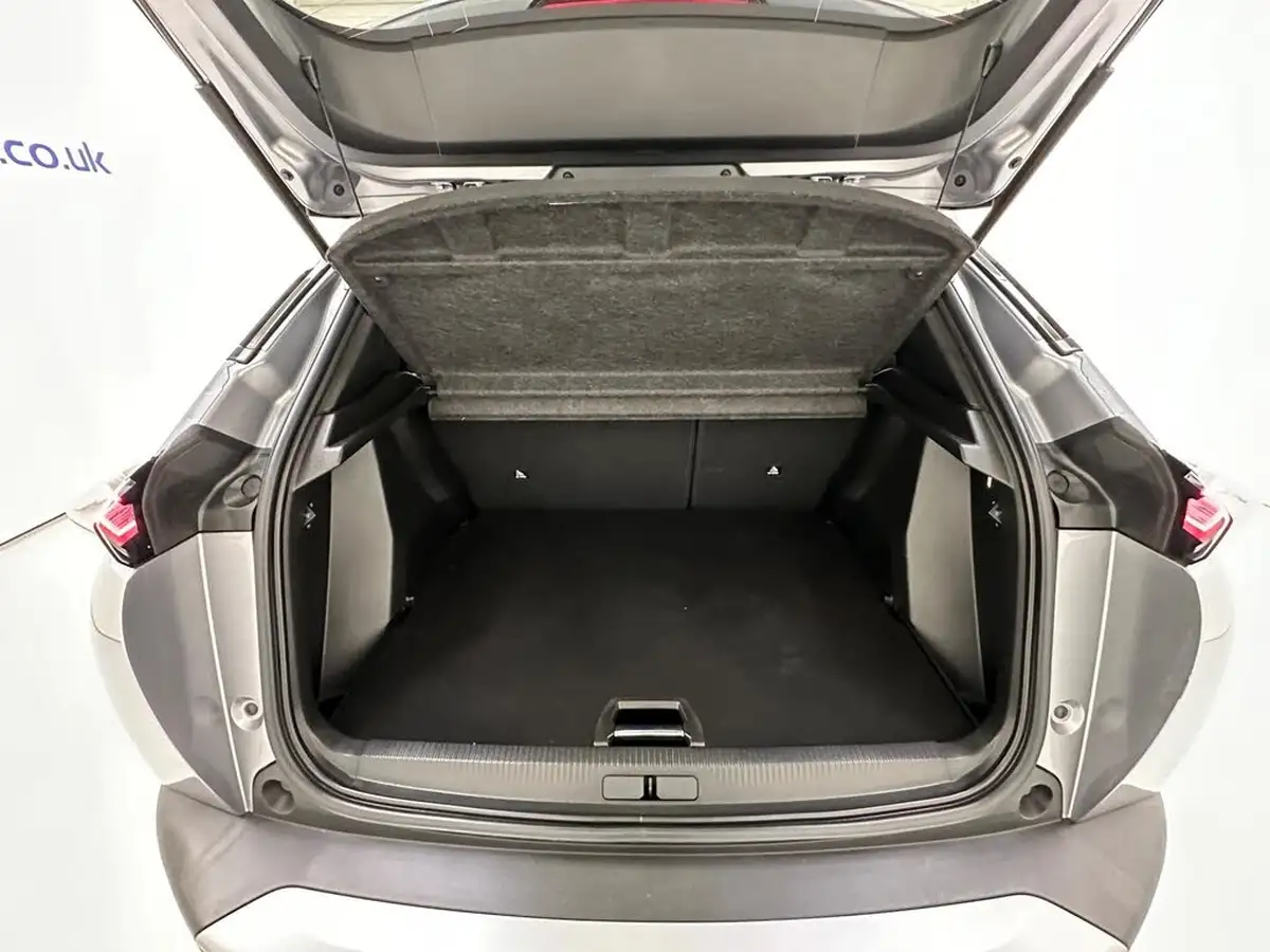 2023-peugeot-2008-suv-12-puretech-allure-big-24