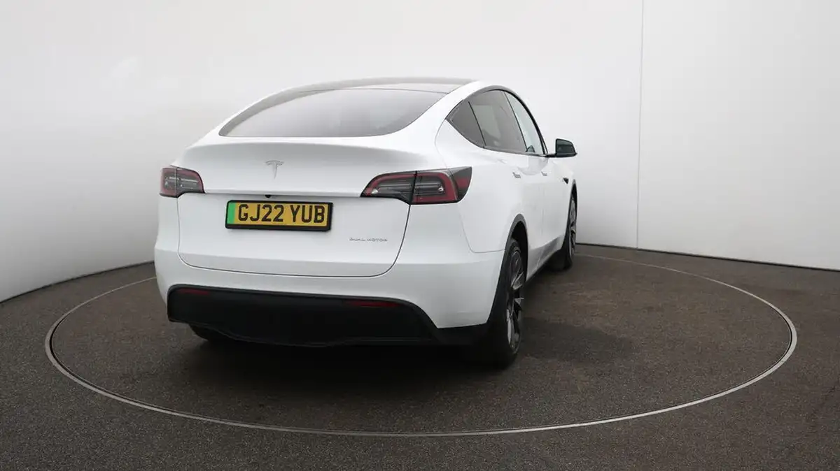2022-tesla-model-y-e-long-range-big-55