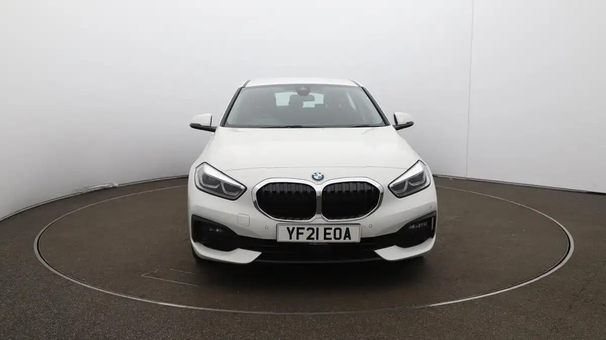 2021-bmw-1-series-15-118i-se-lcp-dct-big-40