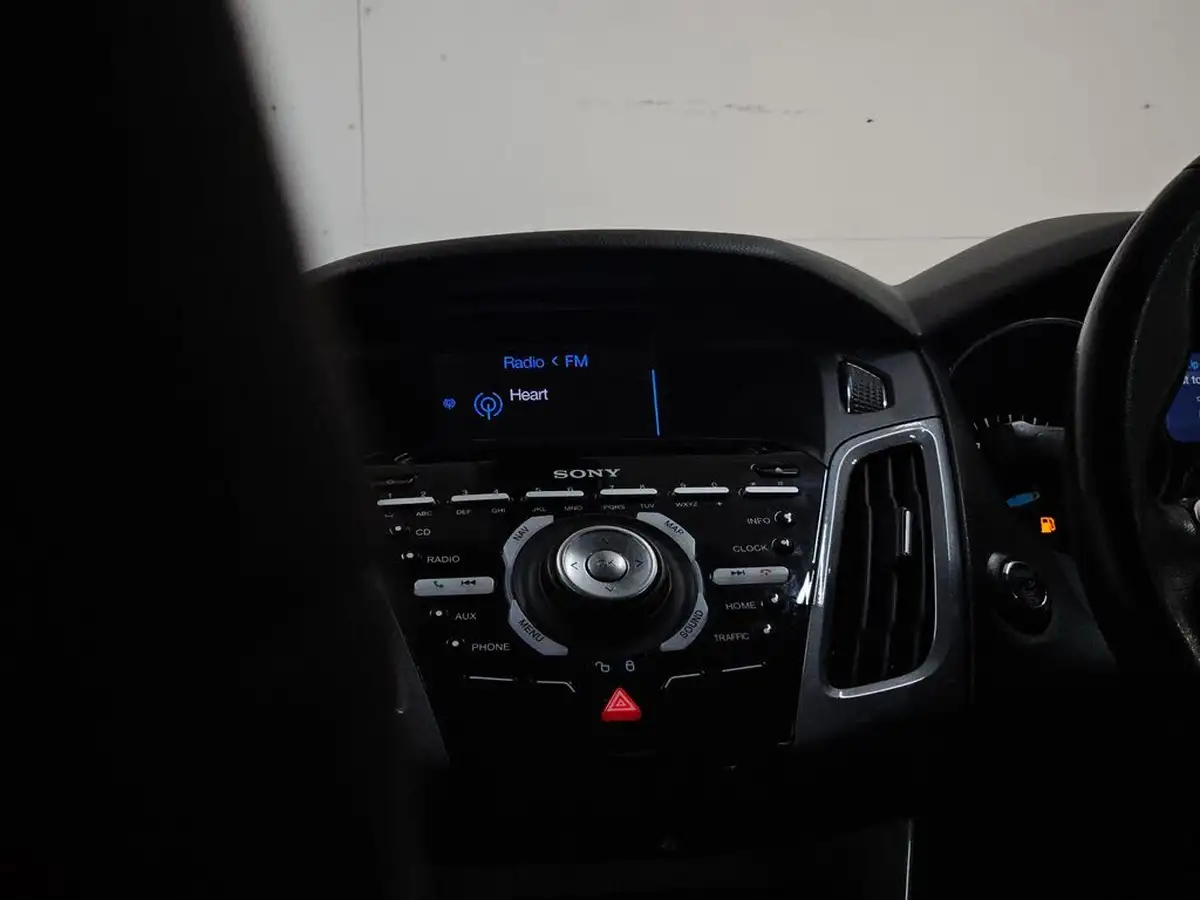 2014-ford-focus-10-titanium-navigator-scti-125ps-hatchback-big-32