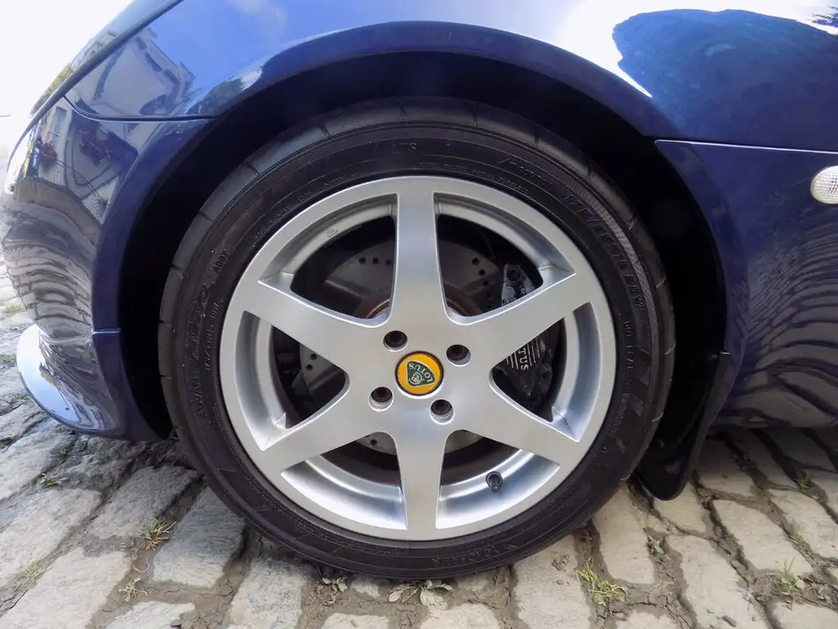 2001-lotus-elise-18-big-26