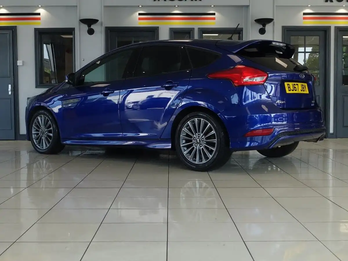 2017-ford-focus-15t-st-line-hatchback-big-8
