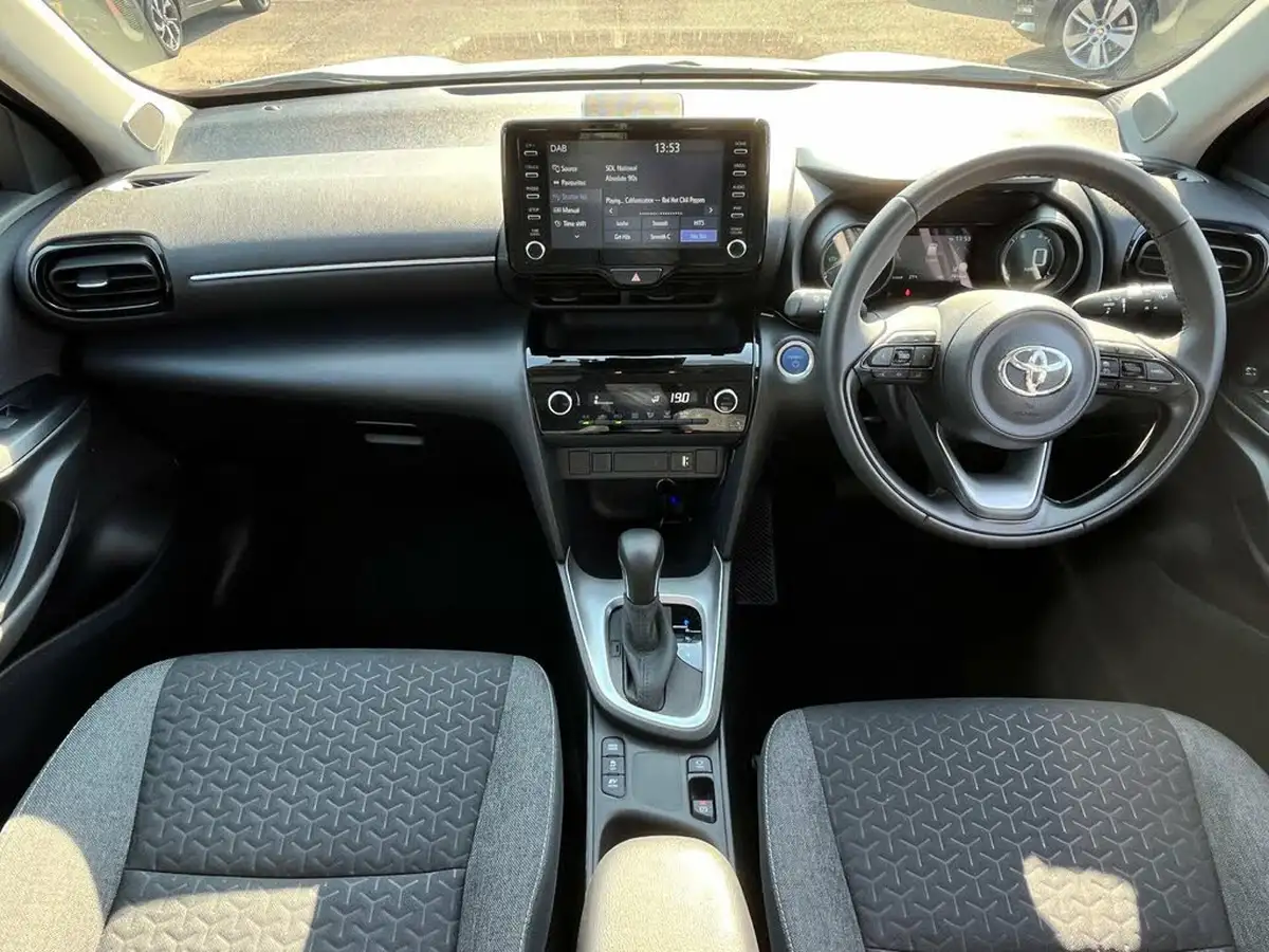 2022-toyota-yaris-cross-15-vvt-i-icon-big-1
