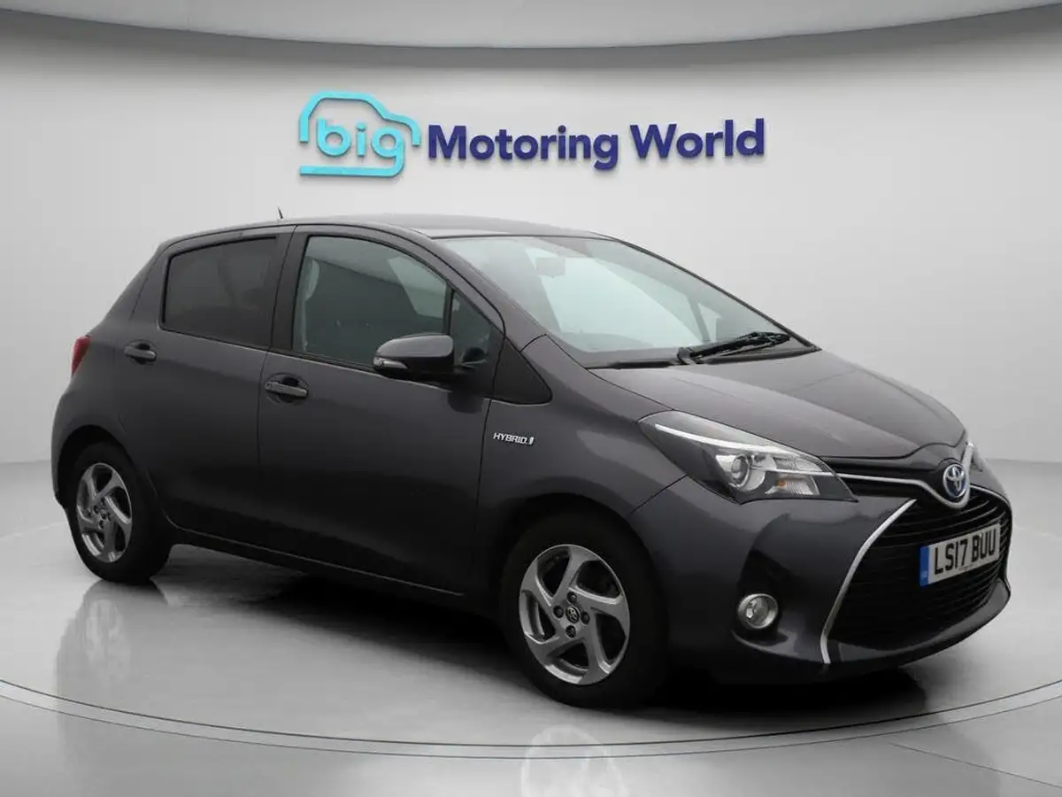 2017-toyota-yaris-15-vvt-i-icon-hybrid-big-0