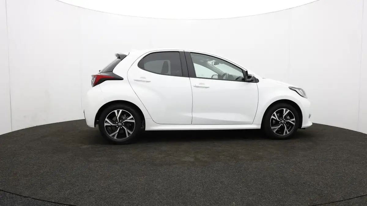 2024-toyota-yaris-15-vvt-i-design-big-40