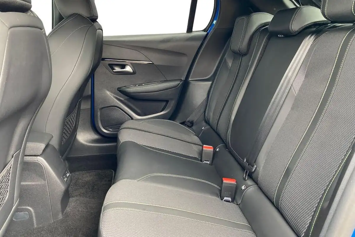 2024-peugeot-208-12-puretech-gt-136ps-hybrid-e-dsc6-big-9
