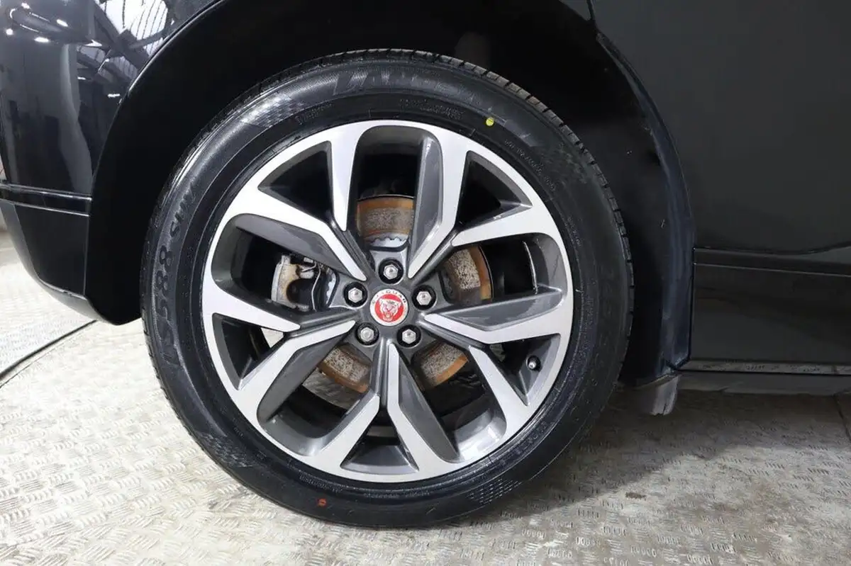 2022-jaguar-i-pace-ev400-hse-black-big-30