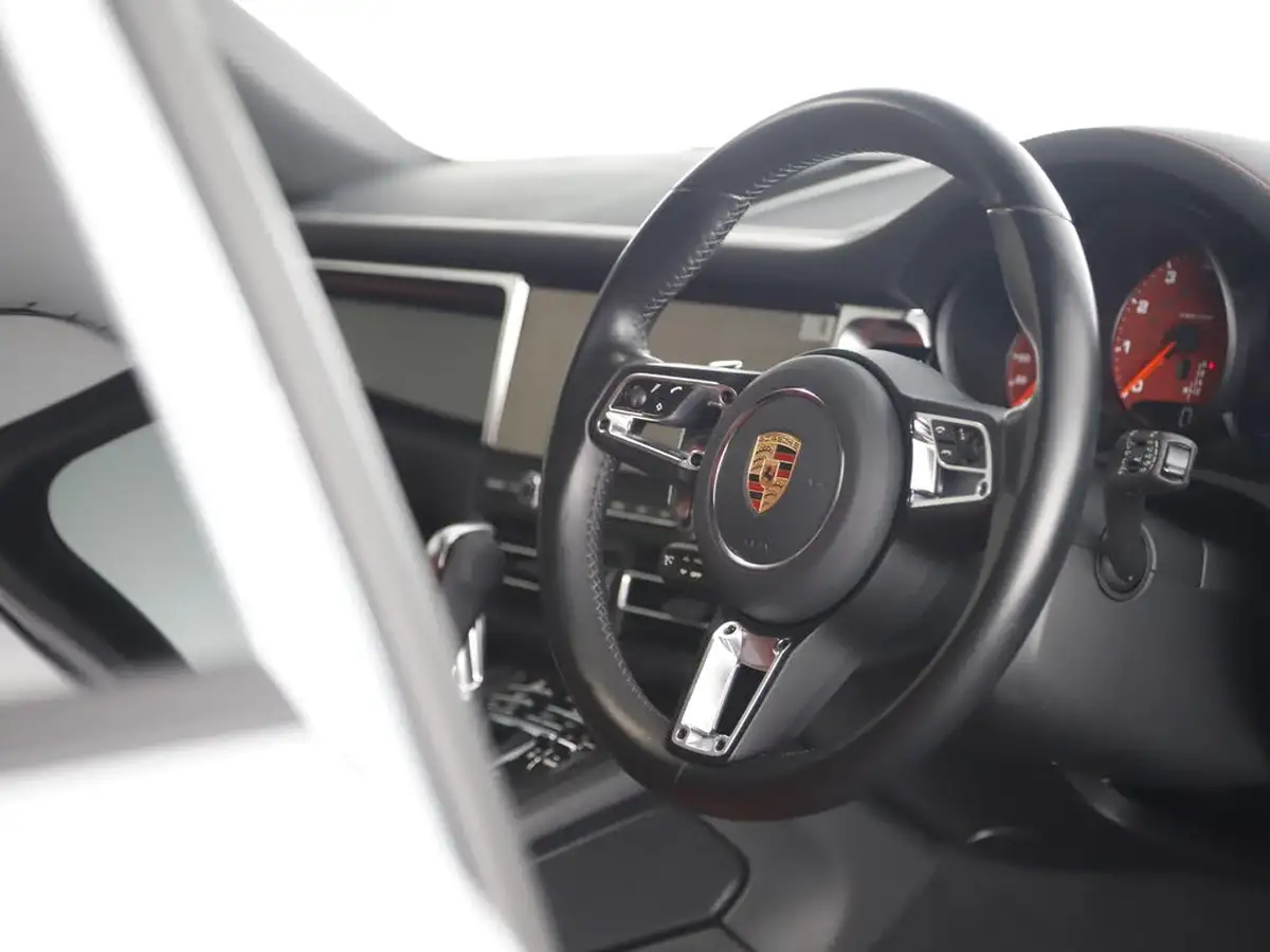 2021-porsche-macan-30-s-big-15