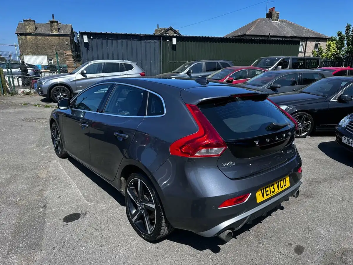 2013-volvo-v40-16td-d2-r-design-big-4