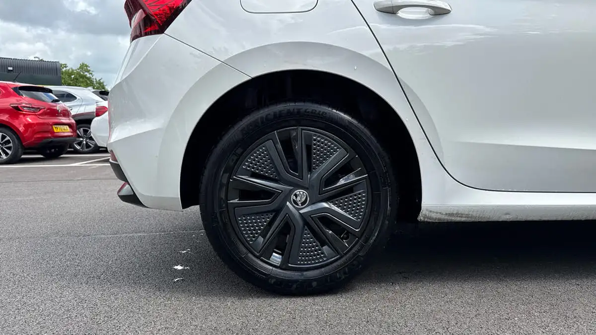 2024-skoda-fabia-10-tsi-colour-edition-95ps-big-18