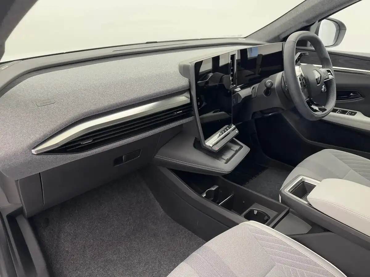 2024-renault-scenic-e-tech-e-iconic-big-10