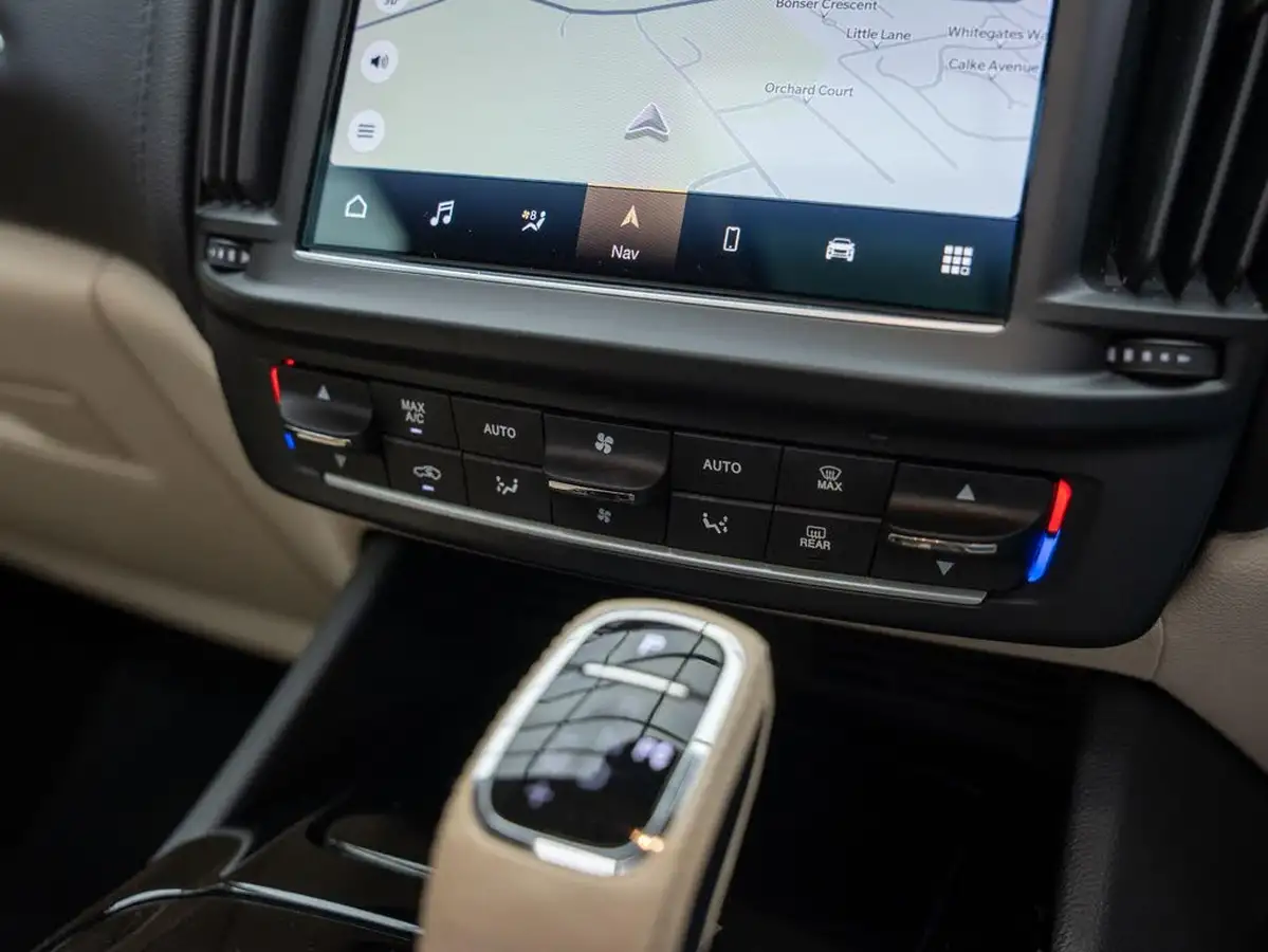 2022-maserati-levante-20-gt-big-39