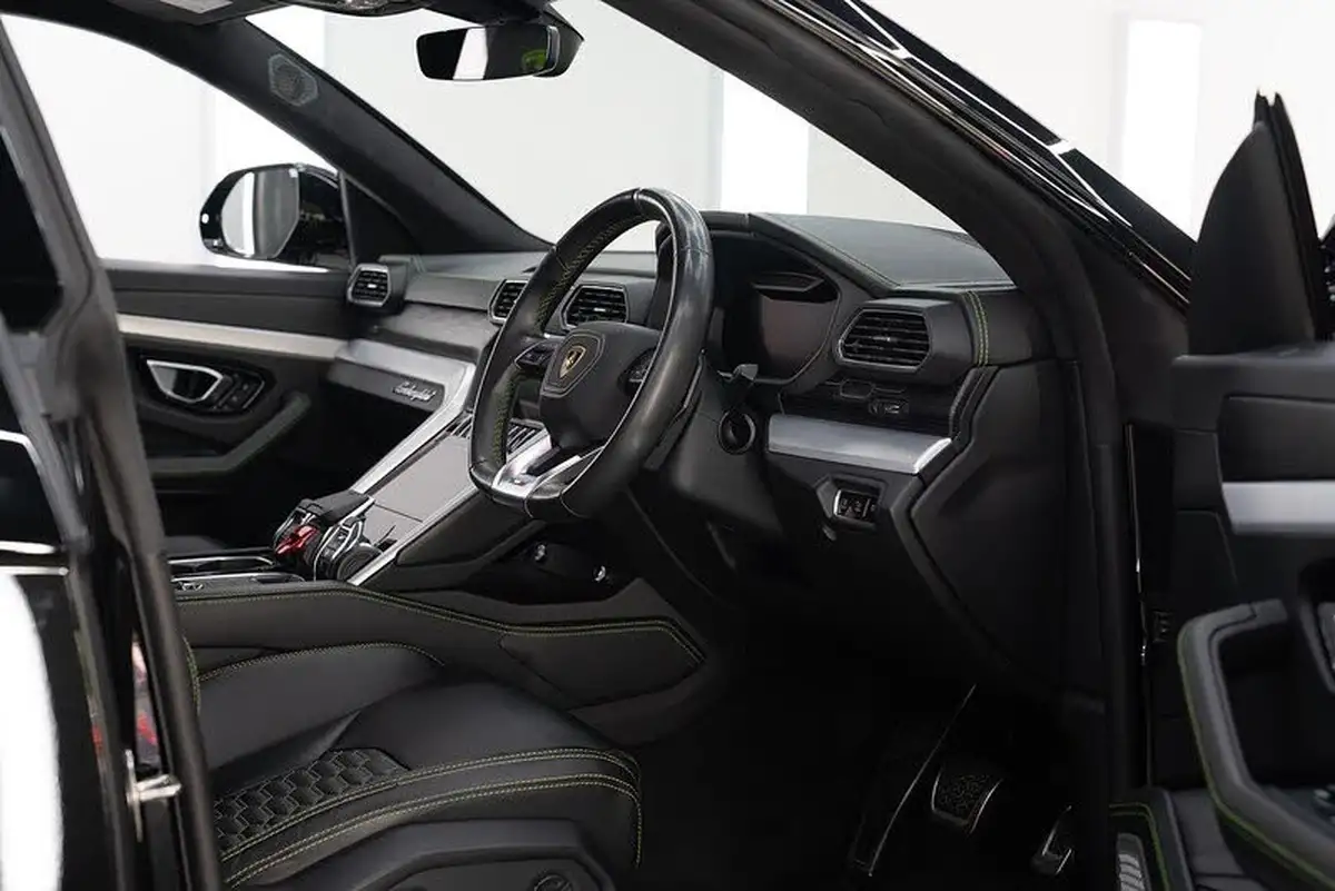 2018-lamborghini-urus-40-no-trim-big-3
