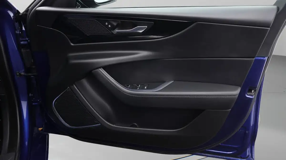 2021-jaguar-xe-20-d200-r-dynamic-black-big-22