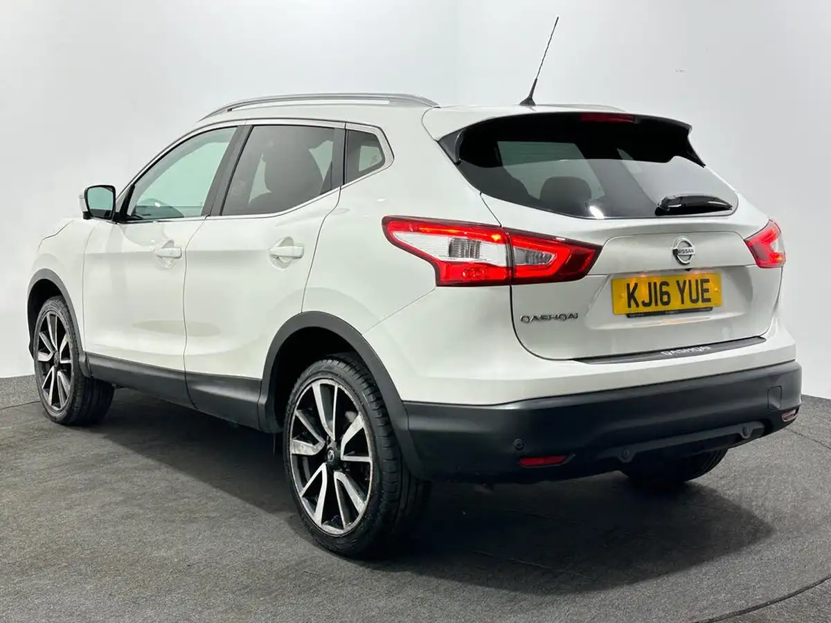 2016-nissan-qashqai-15dci-tekna-big-48