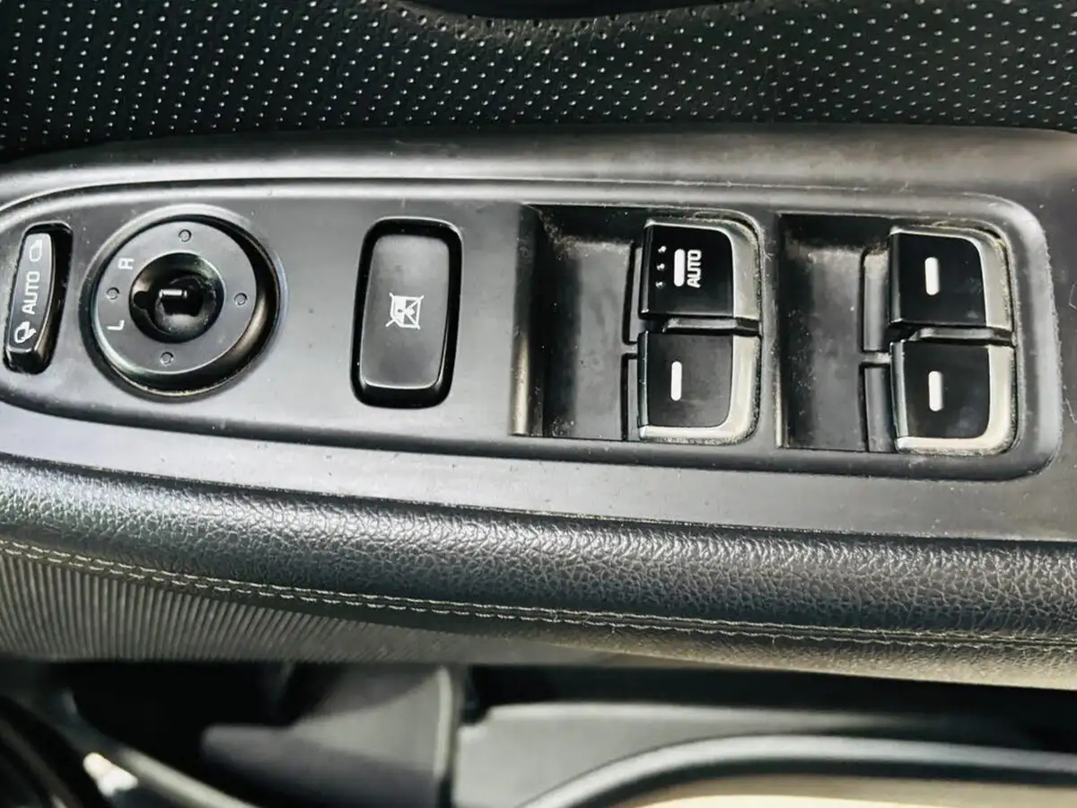 2014-kia-carens-17-crdi-2-134bhp-auto-big-18