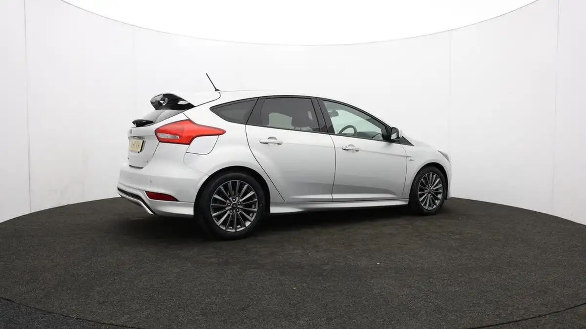 2018-ford-focus-10t-st-line-140ps-hatchback-big-37