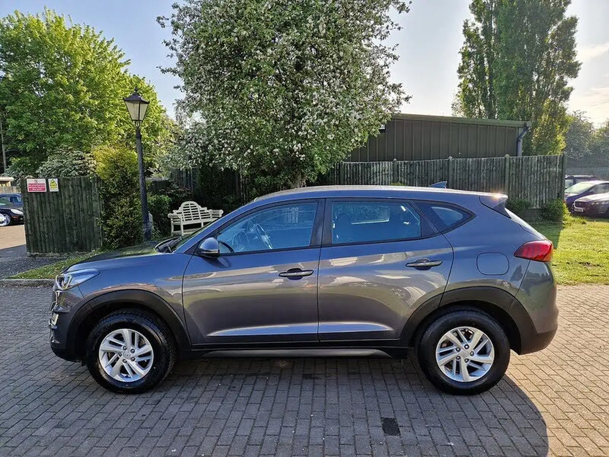 2019-hyundai-tucson-16-gdi-s-connect-big-2