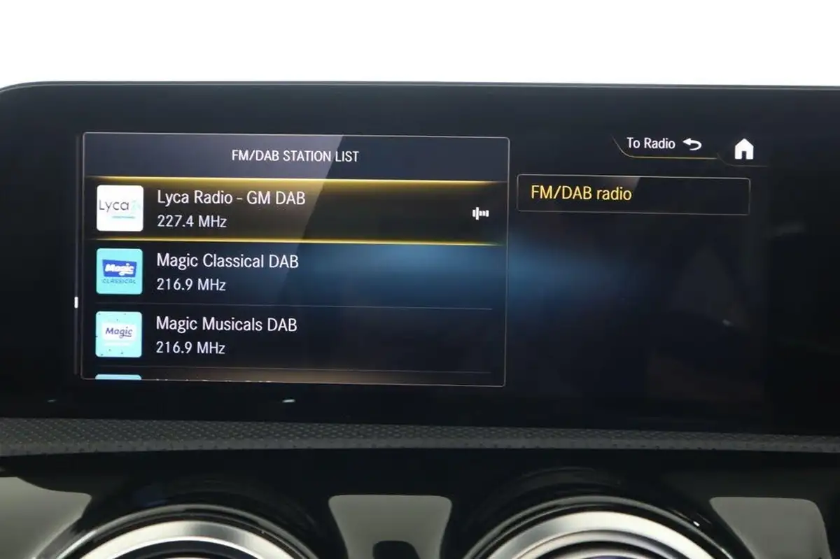 2022-mercedes-benz-cla-13-cla-250e-amg-line-premium-plus-night-edition-coupe-4d-big-34
