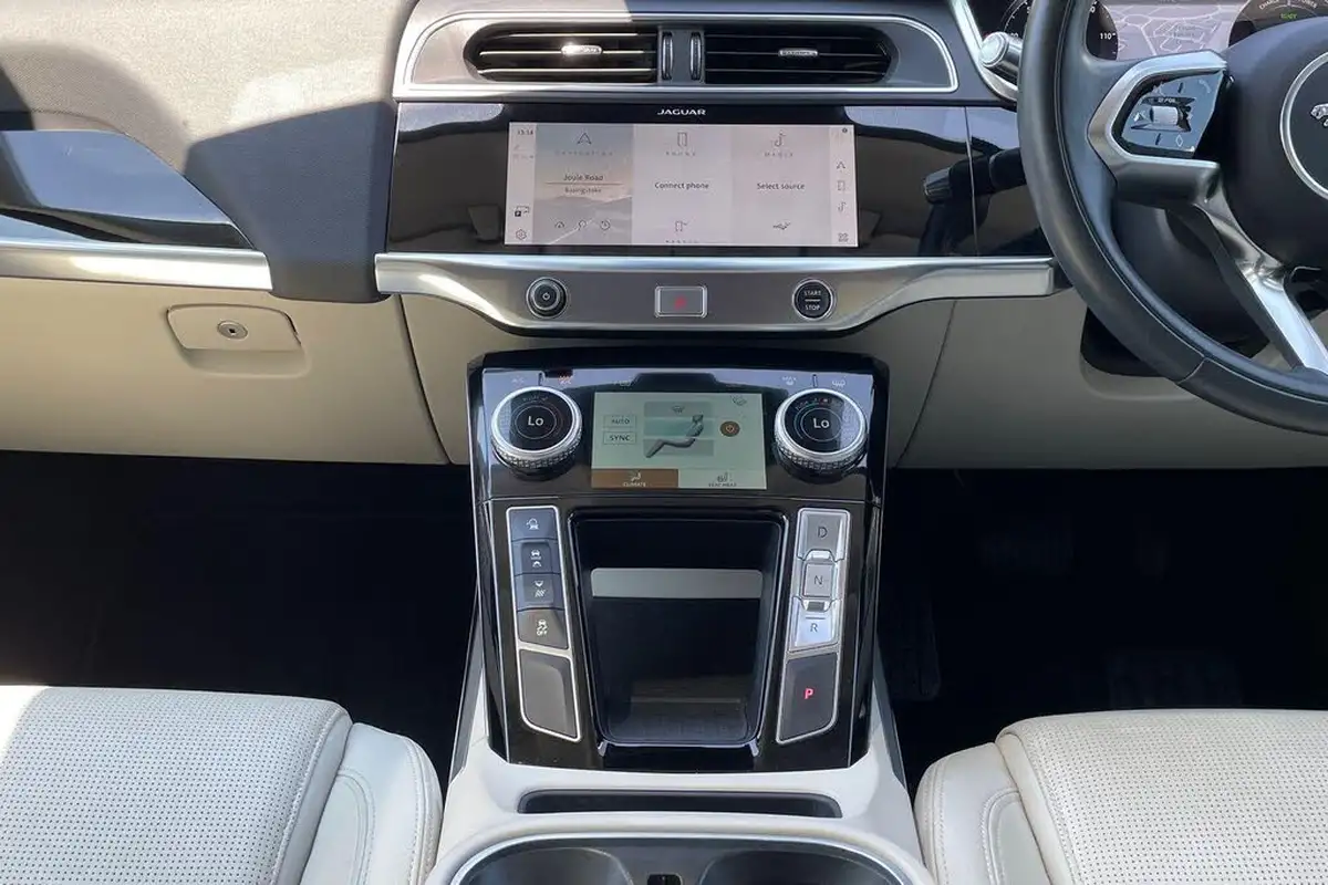 2021-jaguar-i-pace-ev400-se-big-14