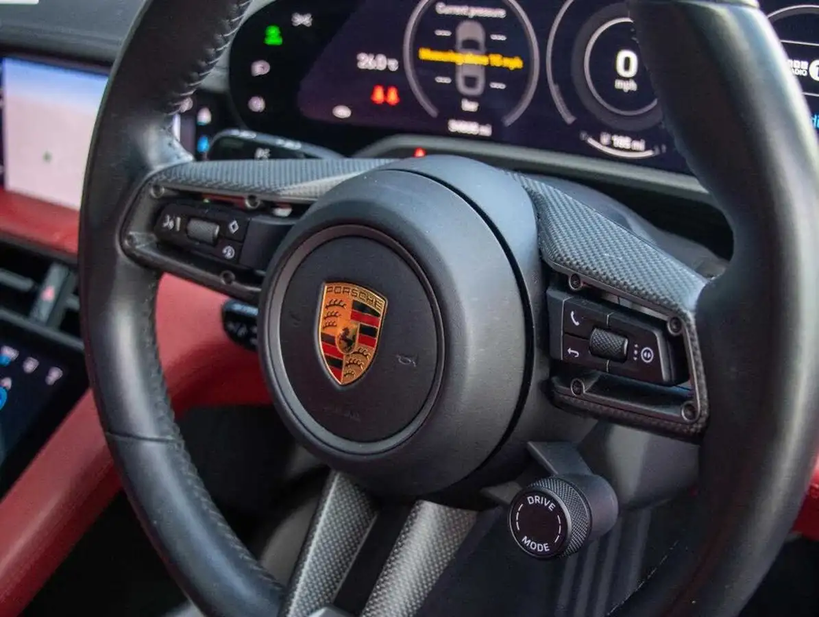 2020-porsche-taycan-e-turbo-s-big-11