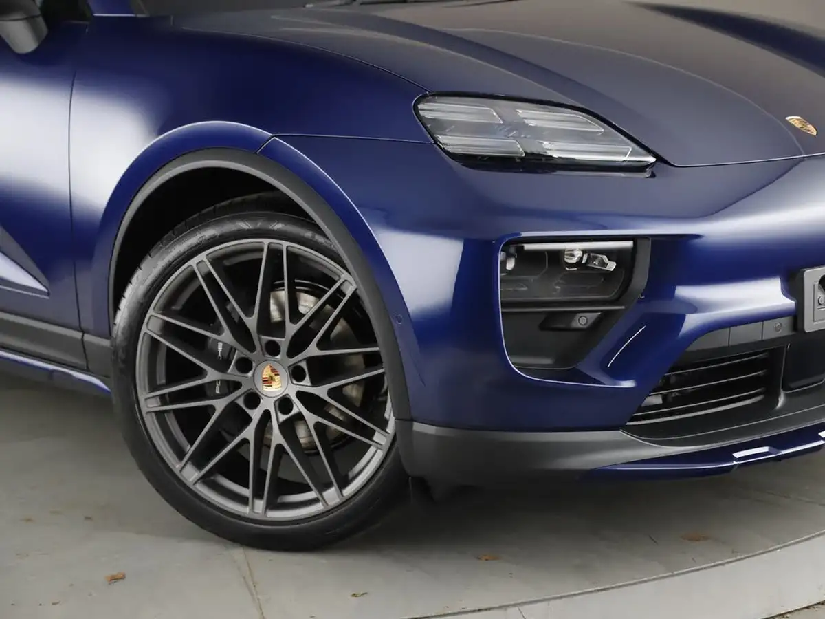 2025-porsche-macan-e-electric-big-15