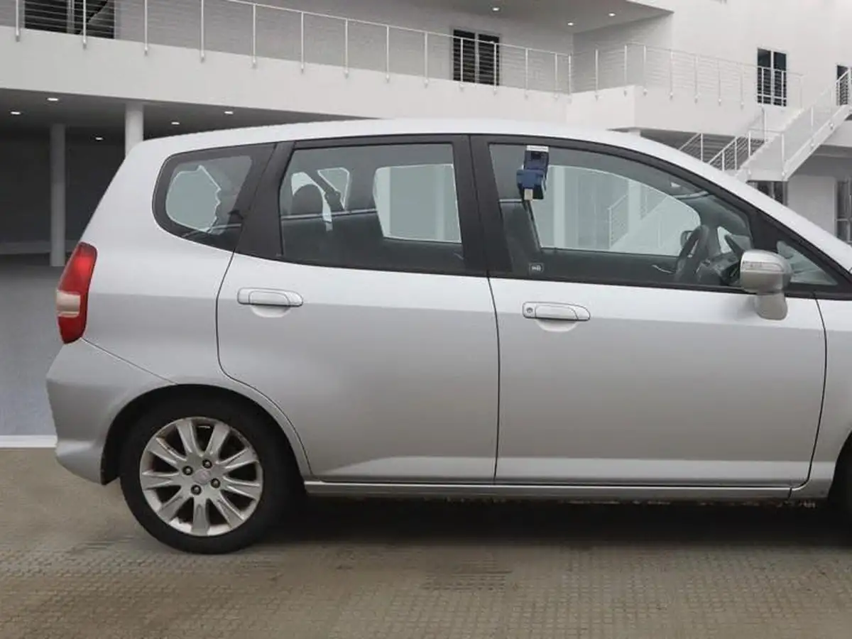 2009-honda-jazz-14-se-cvt-7-big-3