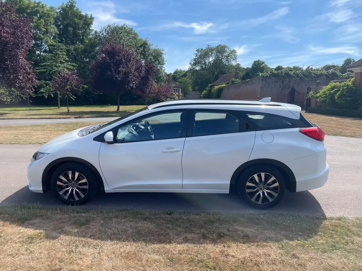 2014-honda-civic-16td-s-t-tourer-big-5