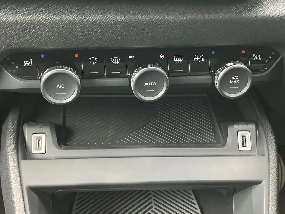 2023-citroen-c4-12-puretech-c-series-edition-big-13