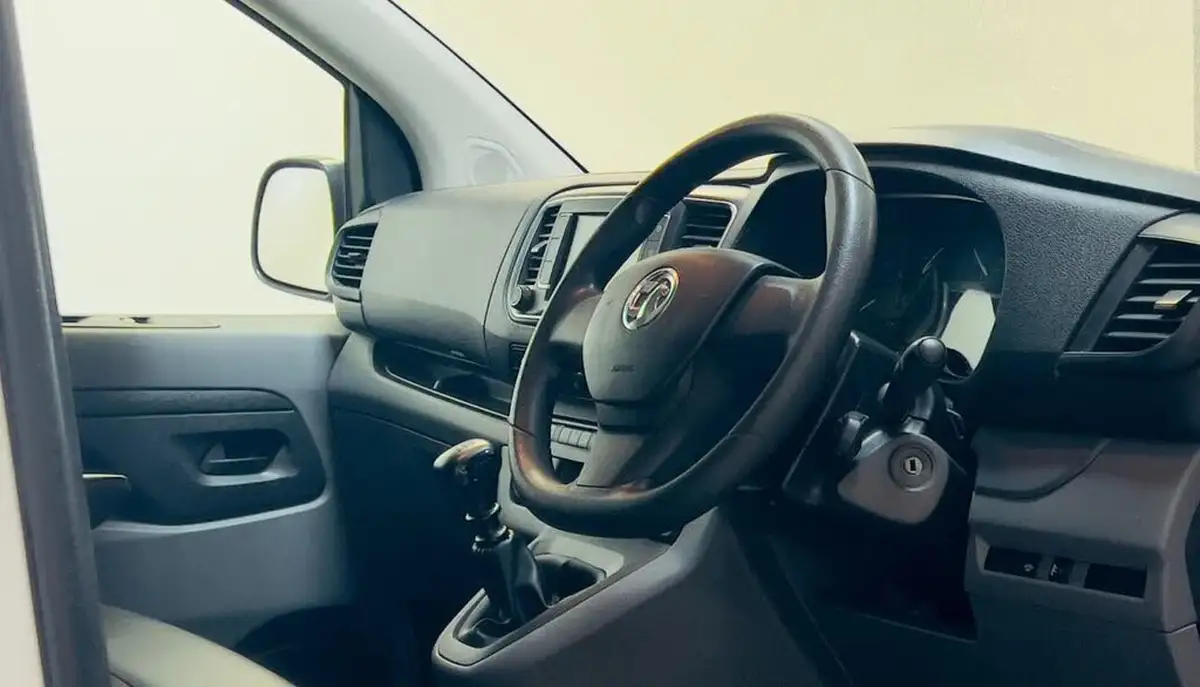 2020-peugeot-expert-15-bluehdi-professional-compact-1000-big-7