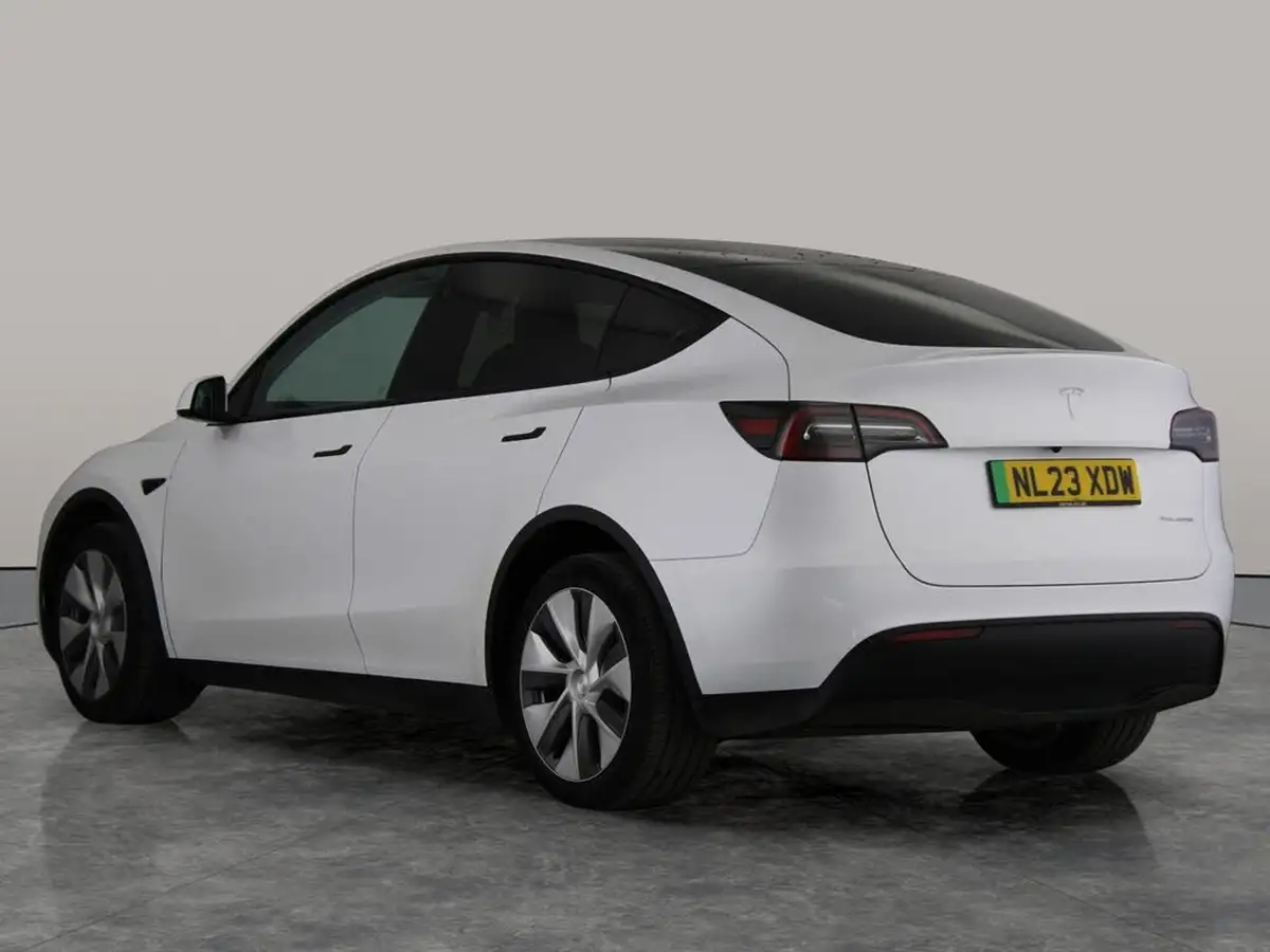 2023-tesla-model-y-e-long-range-big-8