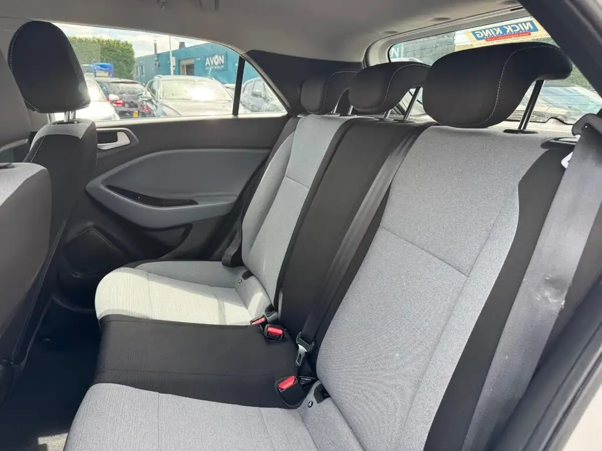 2016-hyundai-i20-12-blue-drive-se-hatchback-5d-big-15