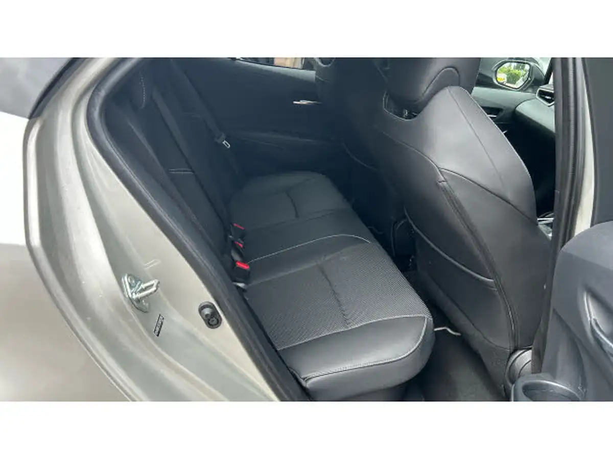 2023-toyota-corolla-20-vvt-i-excel-193bhp-hatchback-big-11