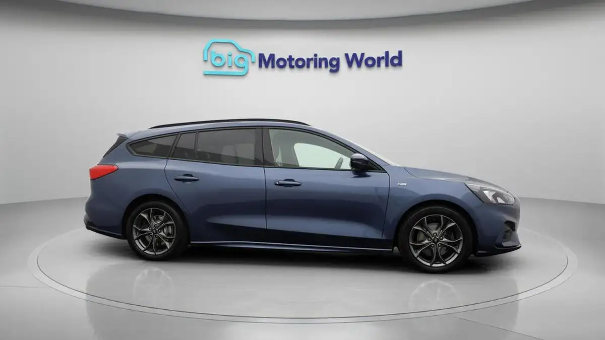 2021-ford-focus-15-st-line-estate-big-8
