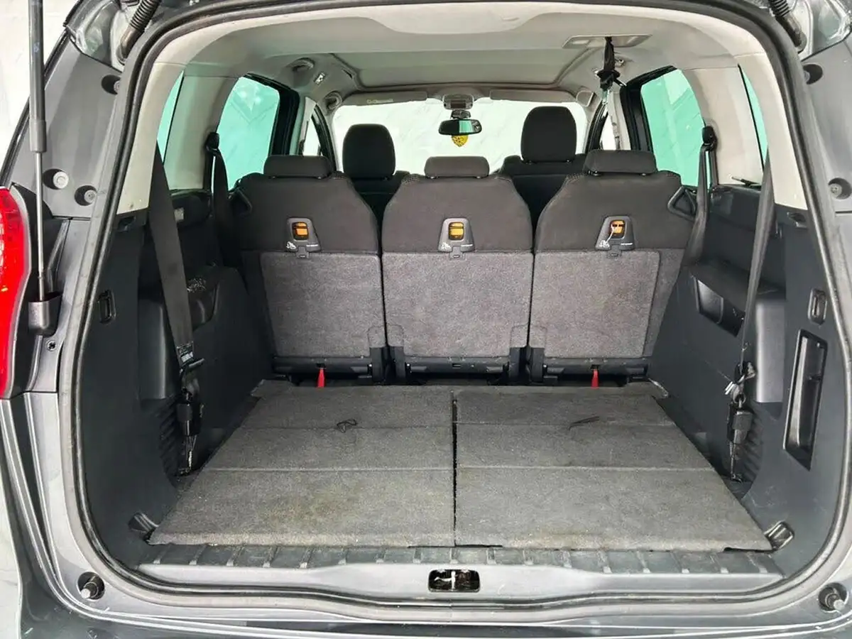2014-peugeot-5008-16hdi-allure-big-18