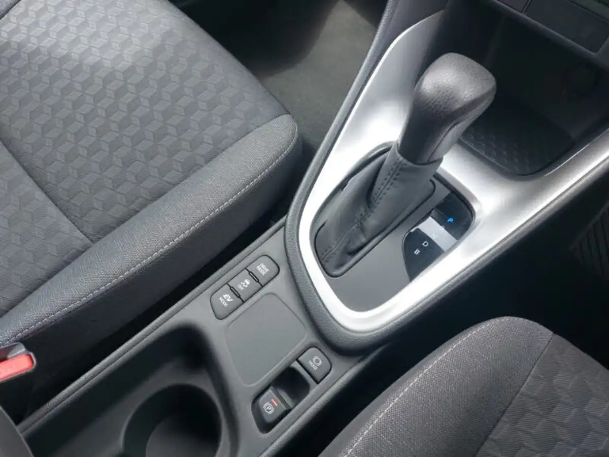 2023-toyota-yaris-15-vvt-i-icon-big-16