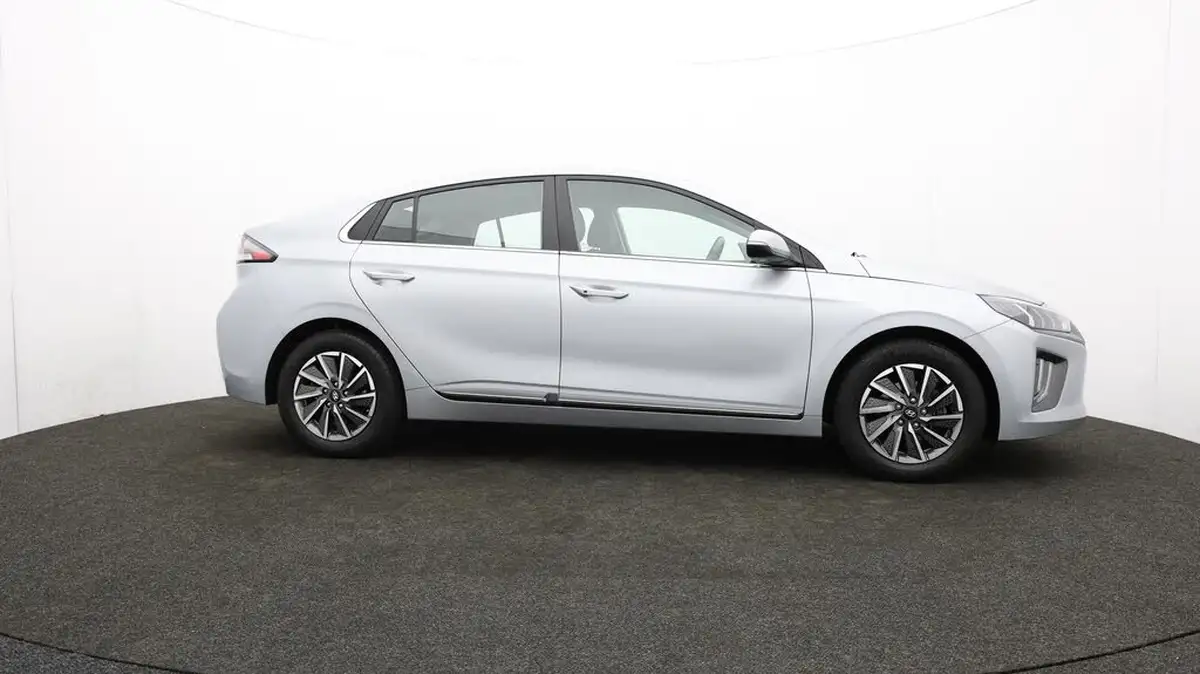 2022-hyundai-ioniq-e-premium-electric-big-36